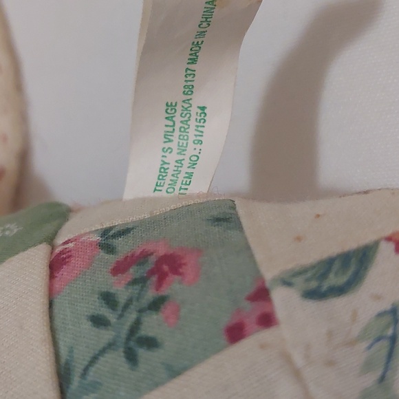 Hand Made Quilted Doll Angel Terry's Village Holding A Flower - Picture 7 of 8